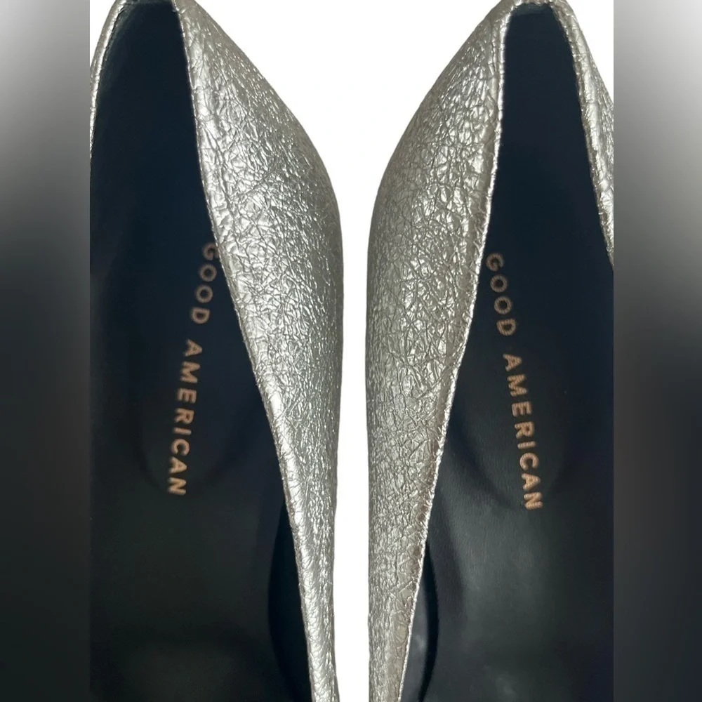 Good American The Icon Pointed Toe pump Heels. Silver crackle leather size 7.